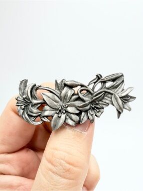 Salisbury Pewter Floral Bar Brooch Lily Design USA Made
